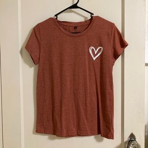 (✨3 for $15) Heart graphic T-shirt